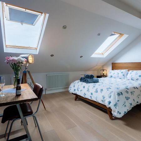 Luxury And Bright Bedrooms In Queens Park London Exterior photo