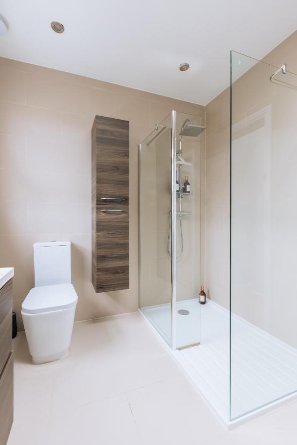 Luxury And Bright Bedrooms In Queens Park London Exterior photo